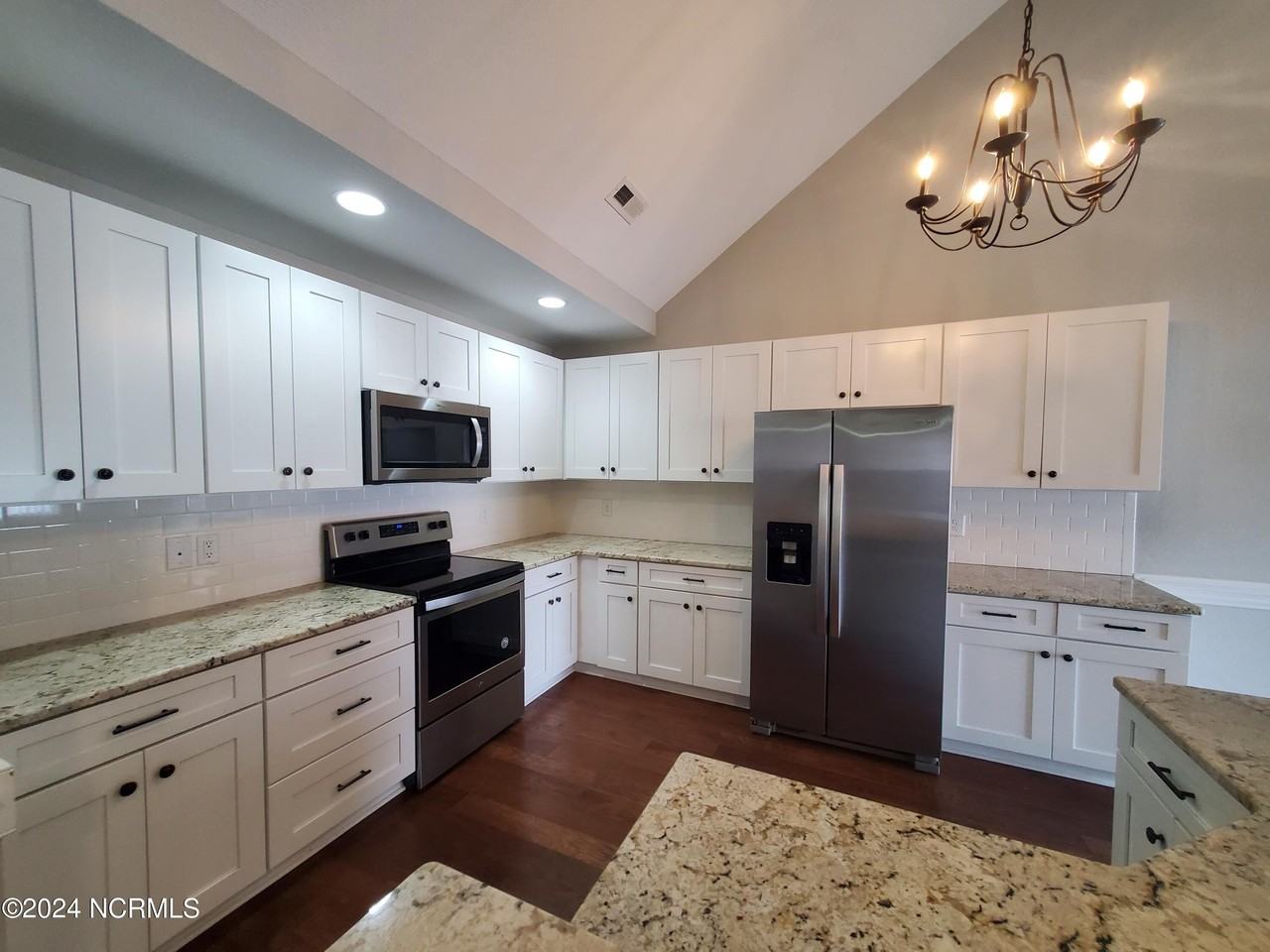 1208 Brighton Dr - Photo 4 of 20