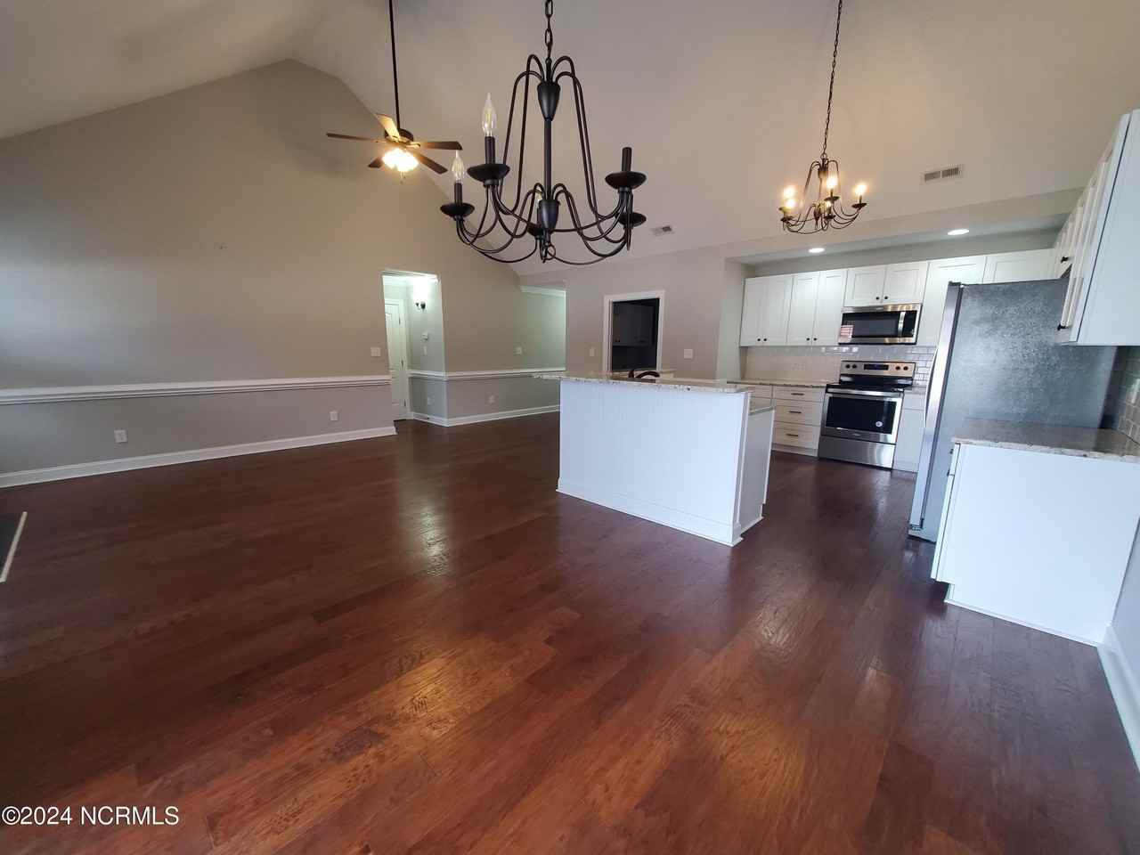 1208 Brighton Dr - Photo 6 of 20