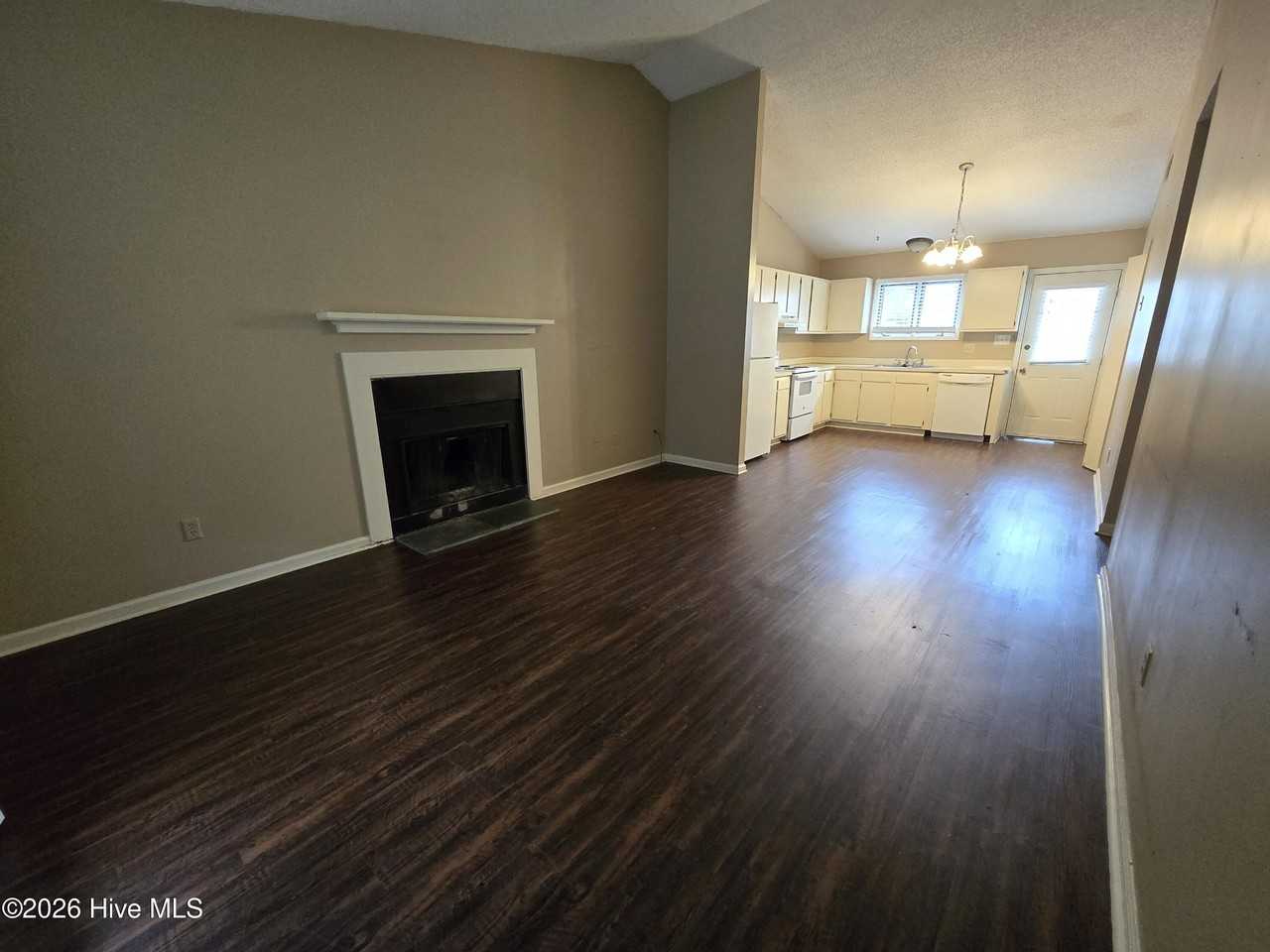 1910 White Hollow Dr - Photo 2 of 9