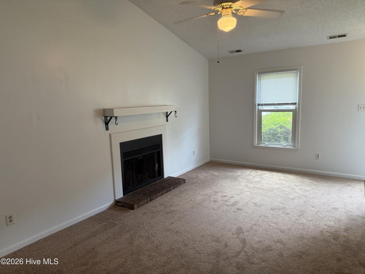 135 Twin Wood Dr - Photo 3 of 12