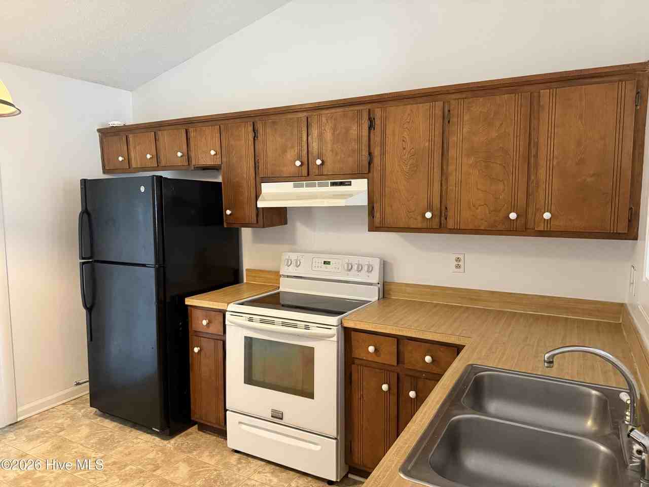 135 Twin Wood Dr - Photo 5 of 12