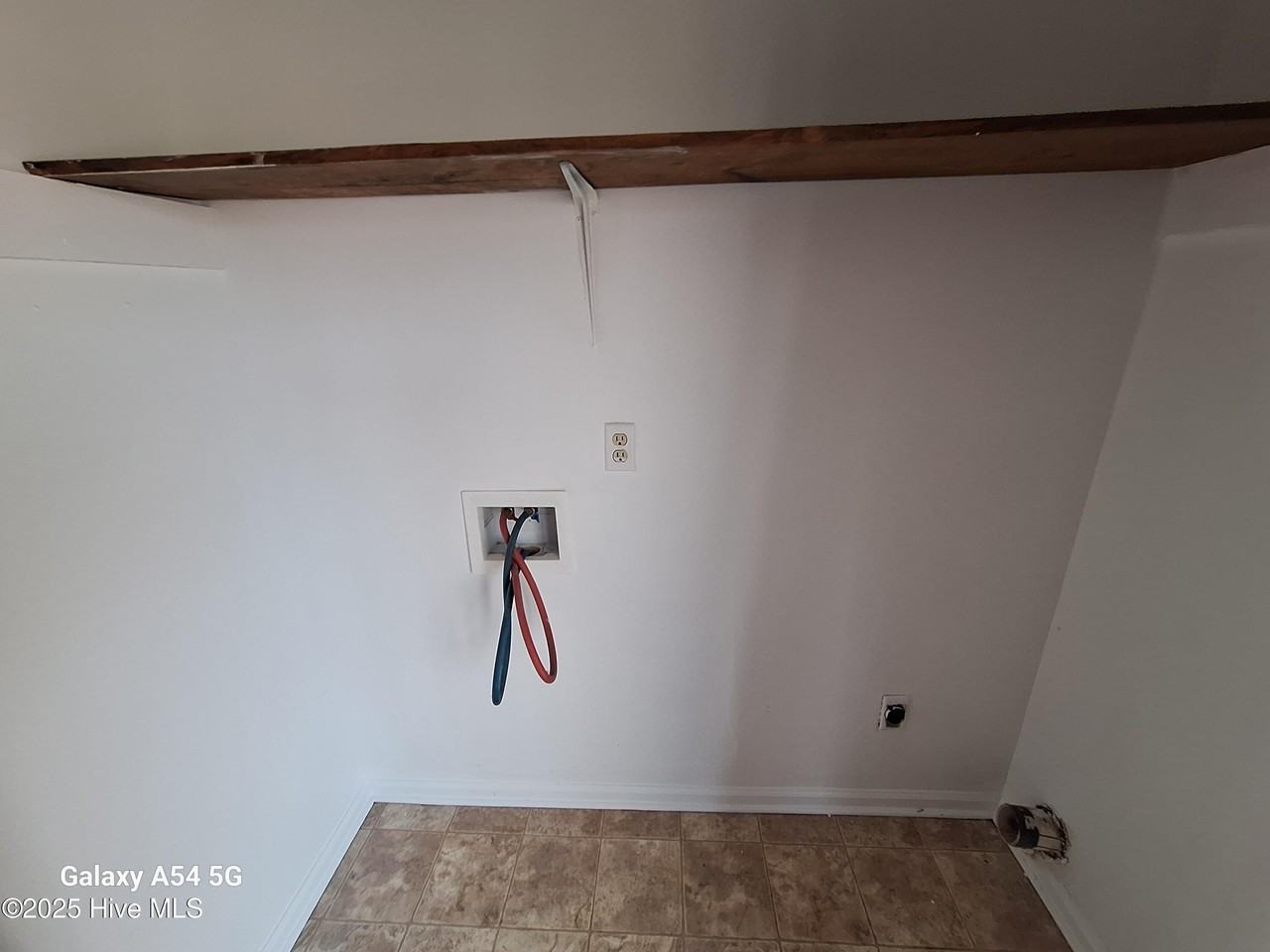 135 Twin Wood Dr - Photo 7 of 12