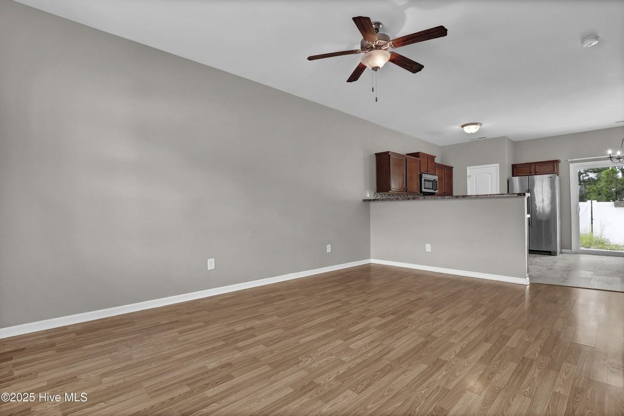 502 Oyster Rock Ln - Photo 4 of 26