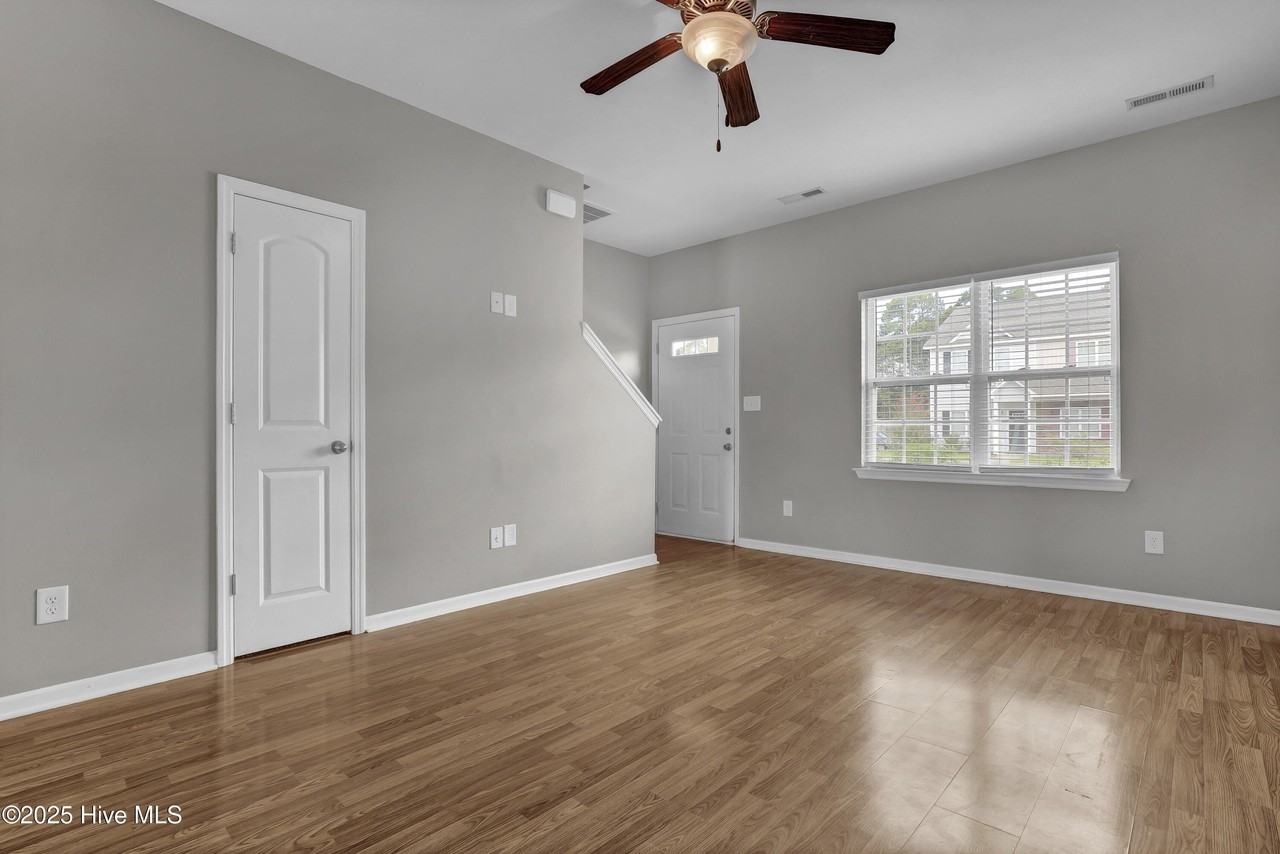 502 Oyster Rock Ln - Photo 5 of 26