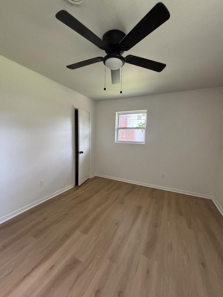 1813 Empress Ave - Photo 3 of 21