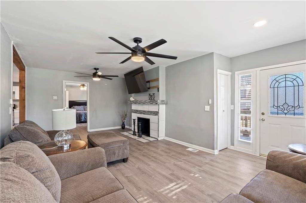 2224 E 68th Ter - Photo 4 of 17