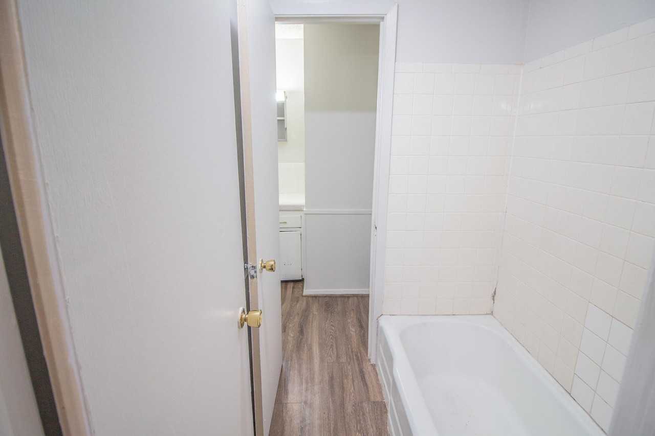 2500 W 26th St #A3 - Photo 4 of 27