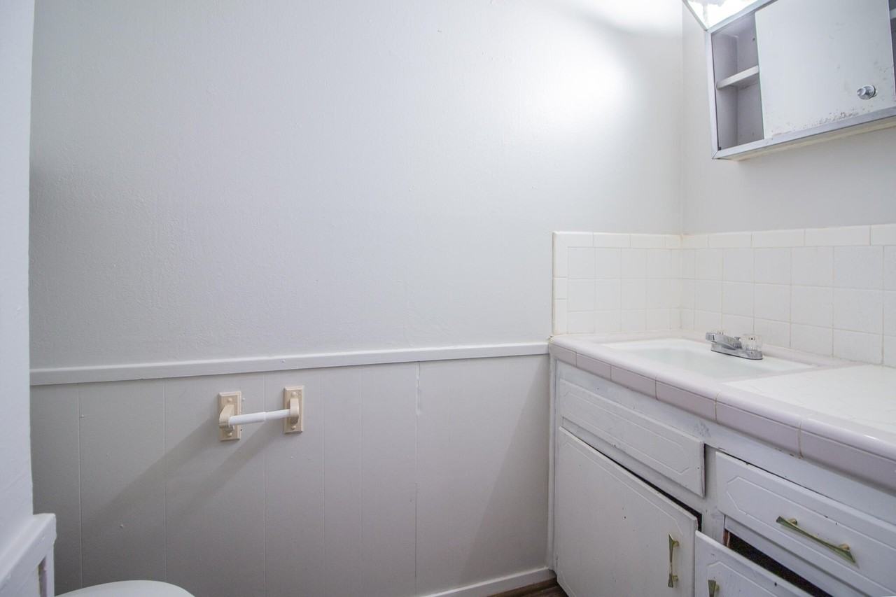 2500 W 26th St #A3 - Photo 6 of 27