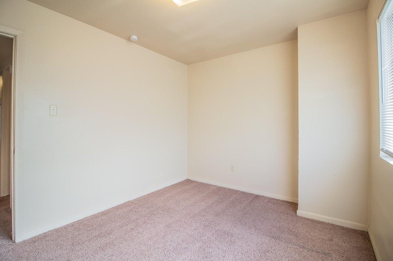 2500 W 26th St #4 - Photo 5 of 13