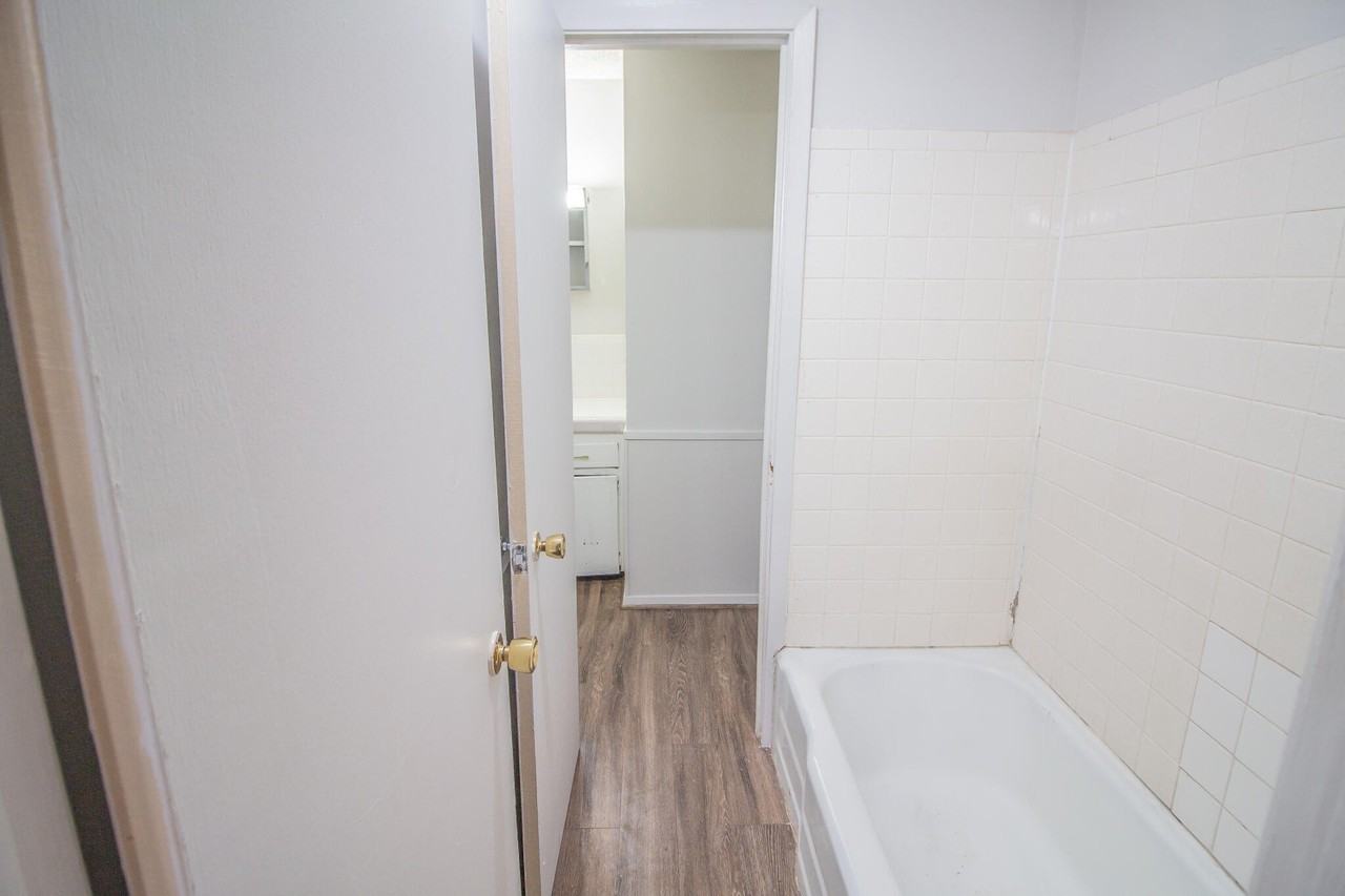 2500 W 26th St #A4 - Photo 4 of 14