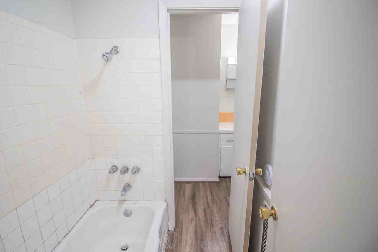 2500 W 26th St #A4 - Photo 5 of 14