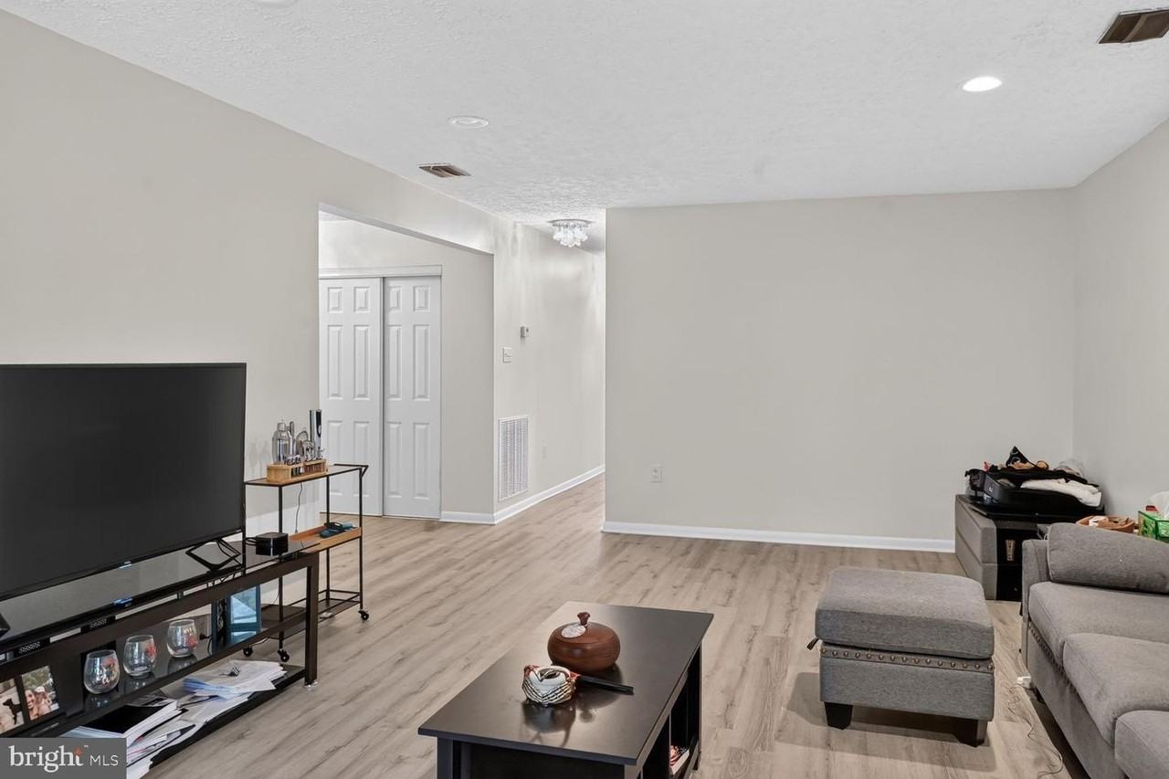 6929 Clearwind Ct - Photo 3 of 17