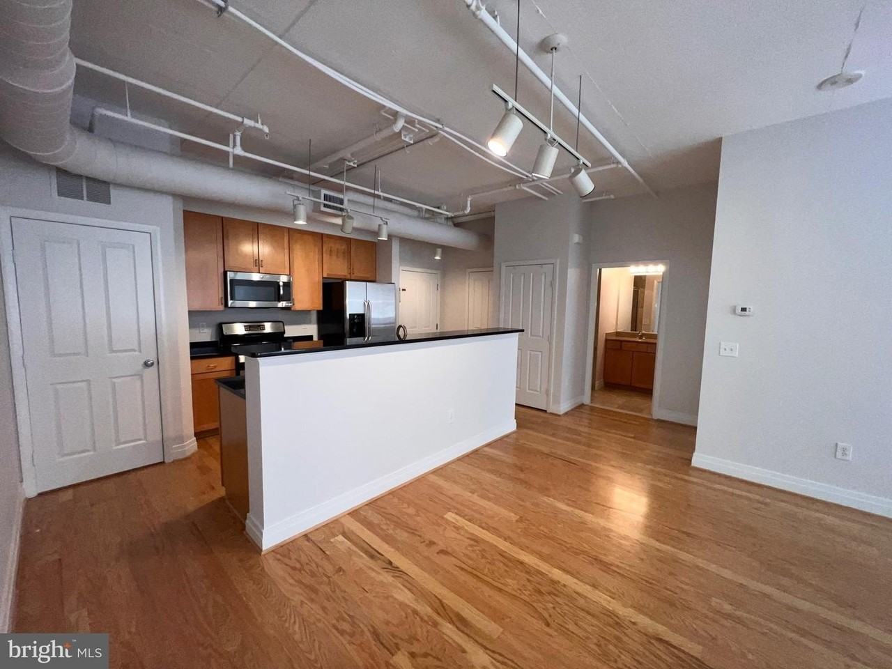 1205 N Garfield St - Photo 3 of 15