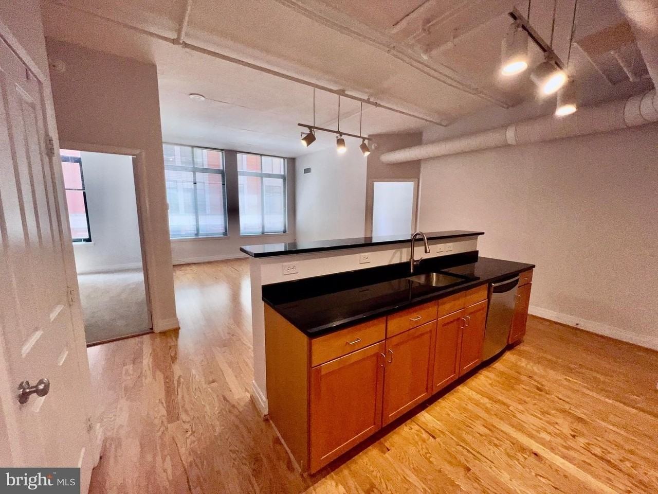 1205 N Garfield St - Photo 4 of 15