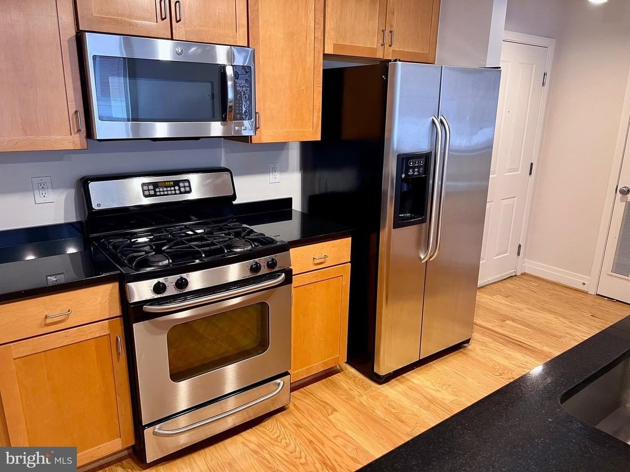 1205 N Garfield St - Photo 5 of 15