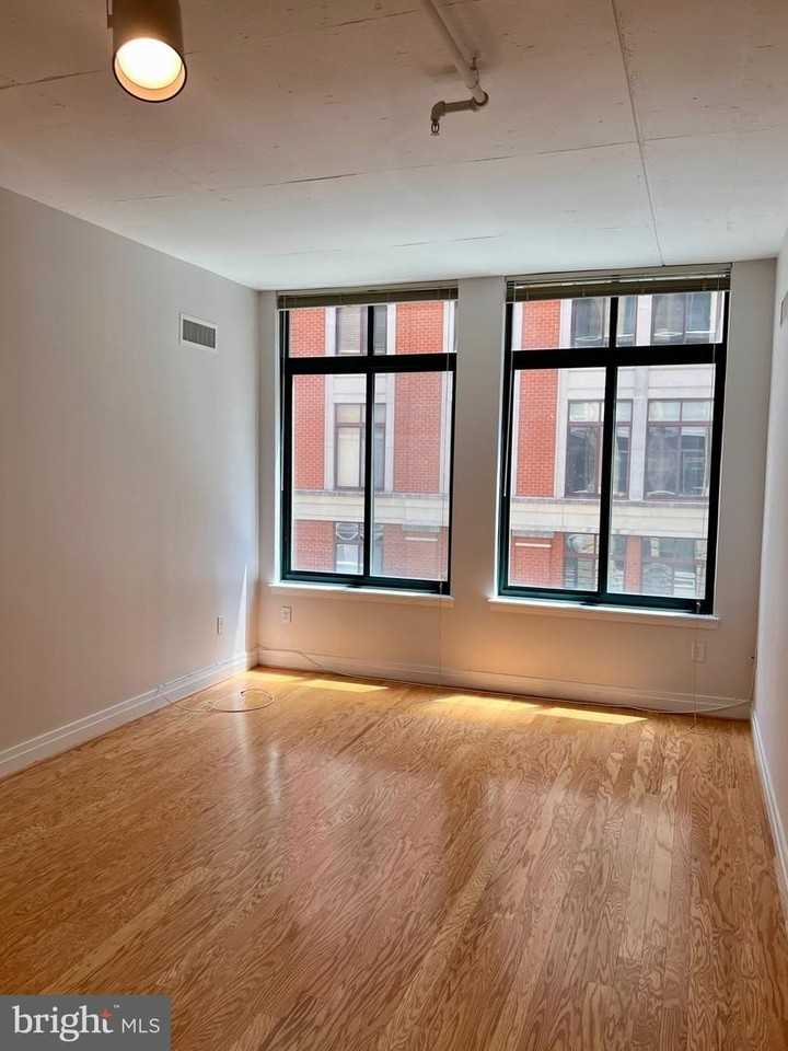 1205 N Garfield St - Photo 7 of 15