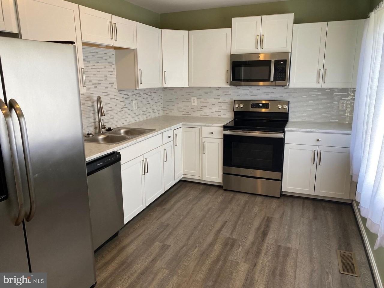 1210 Thomas Jefferson Pl - Photo 2 of 11