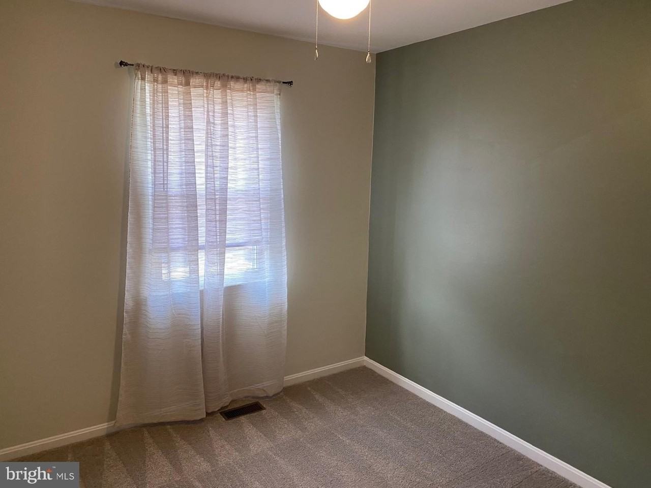 1210 Thomas Jefferson Pl - Photo 5 of 11