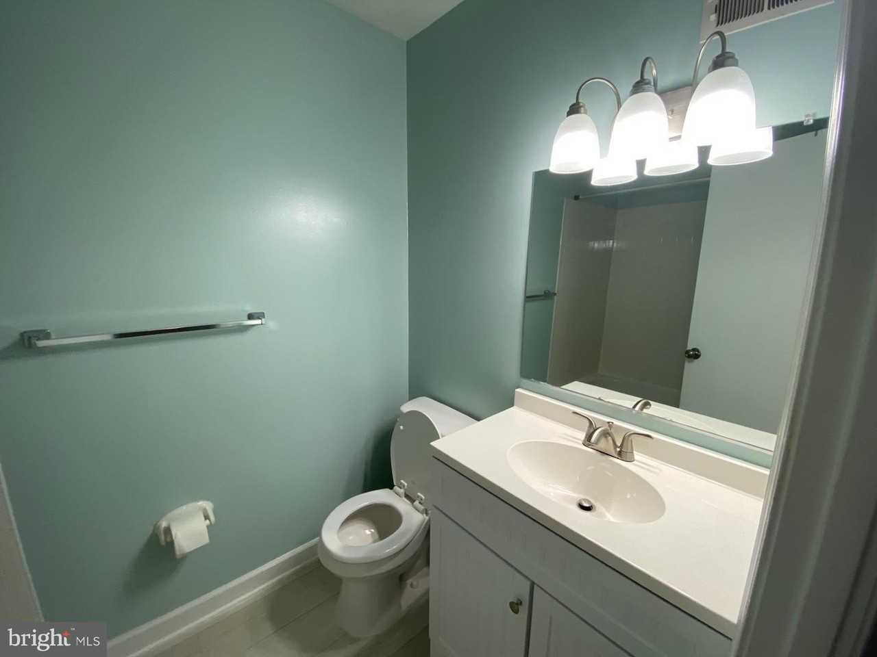 1210 Thomas Jefferson Pl - Photo 7 of 11