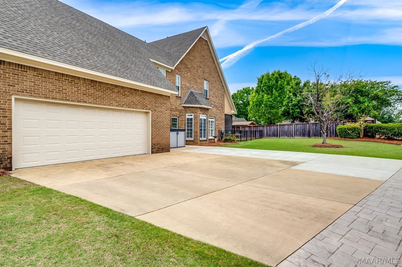 2230 Wyndgate Dr - Photo 4 of 35