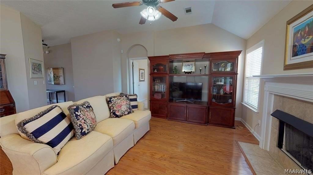 631 Glenmede Ln - Photo 3 of 11