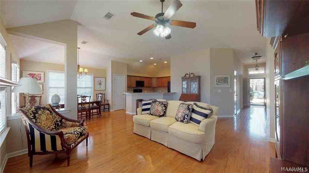631 Glenmede Ln - Photo 4 of 11