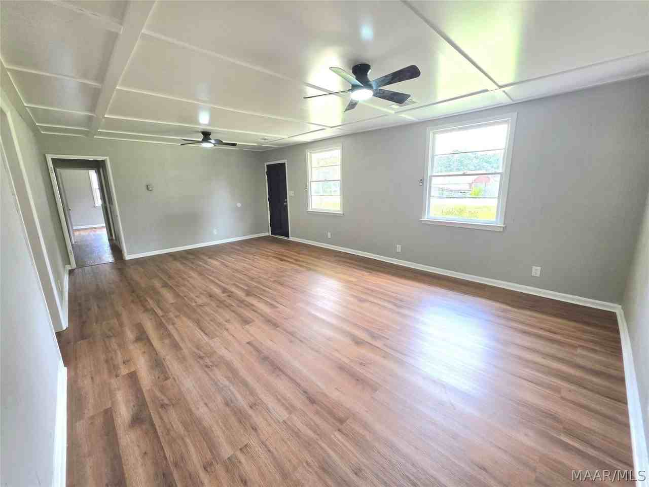 979 Newton St - Photo 2 of 19