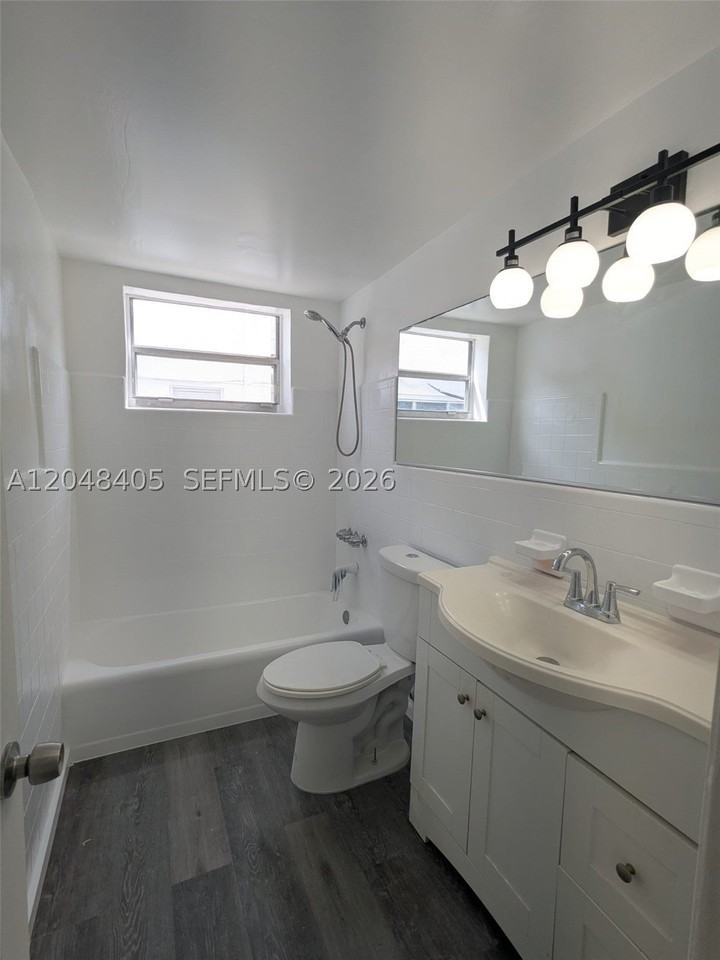 7815 Crespi Blvd #1 - Photo 3 of 15