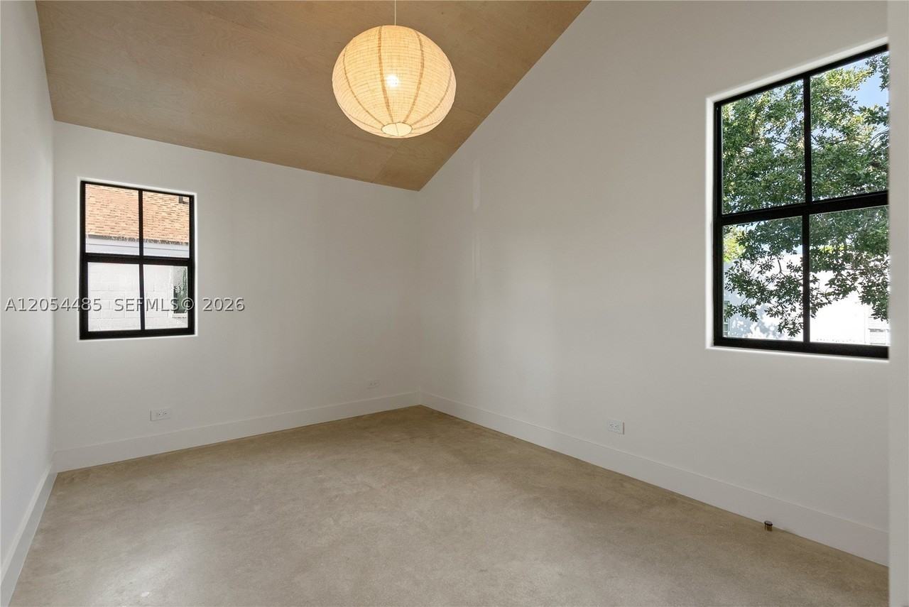 3620 Plaza St - Photo 3 of 22