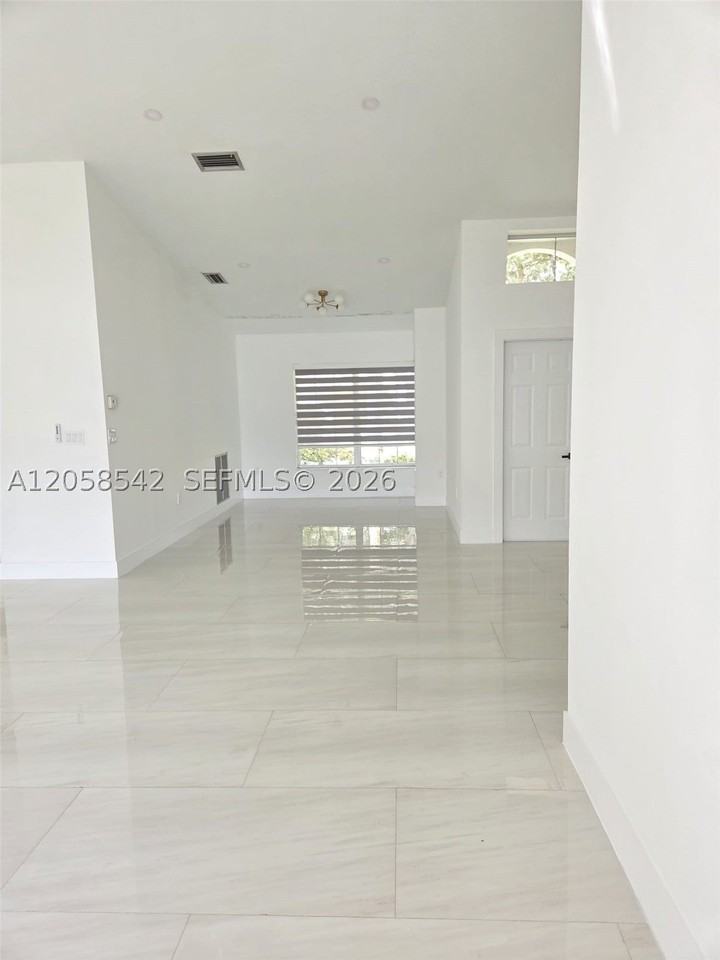 19640 Nw 87th Pl #19640 - Photo 6 of 23