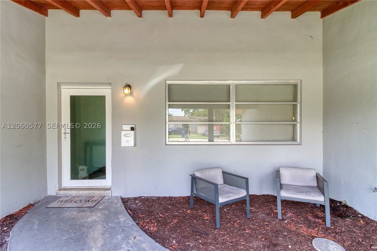 6620 Nw 21st Ct - Photo 5 of 35