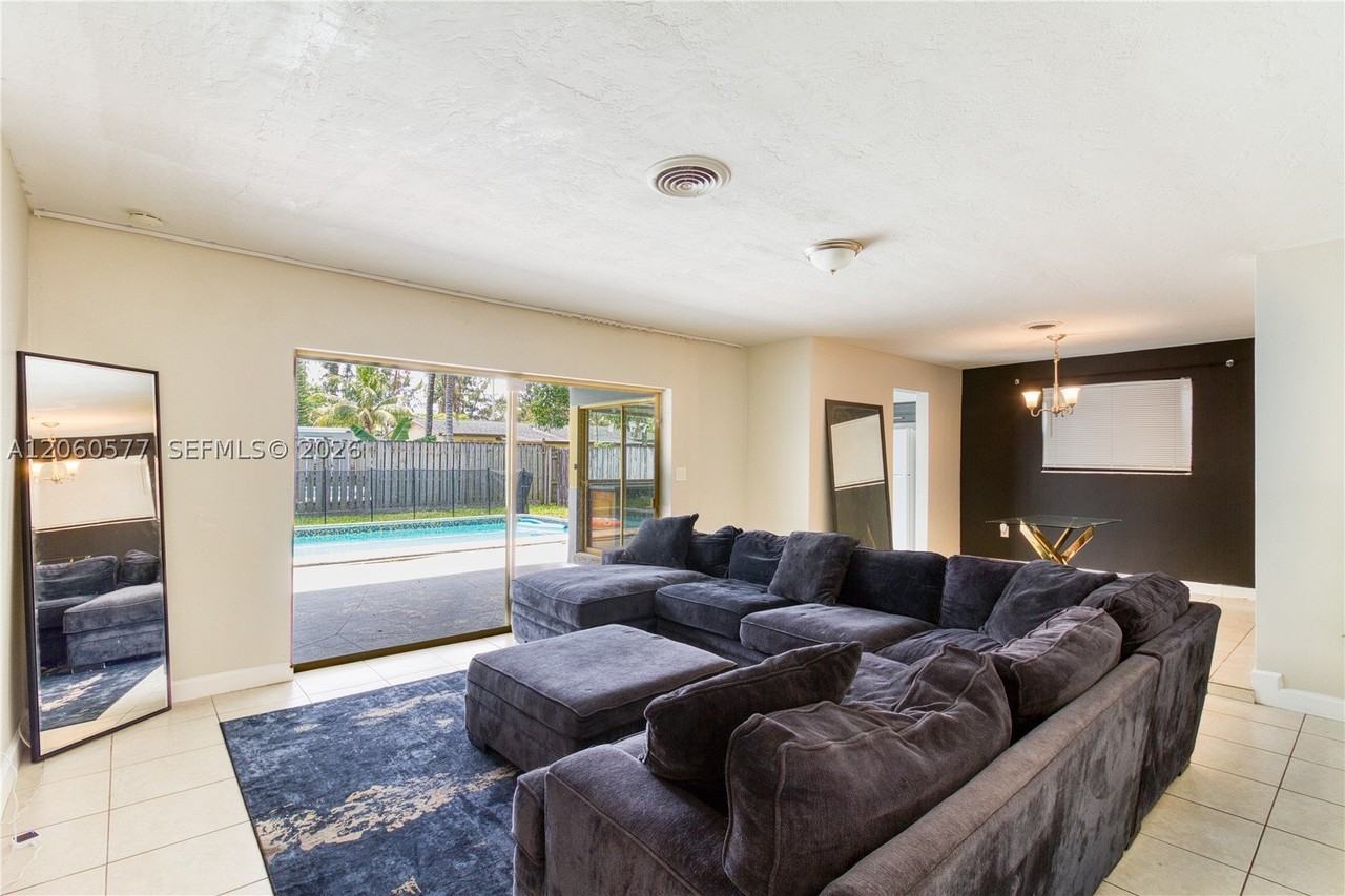 6620 Nw 21st Ct - Photo 7 of 35