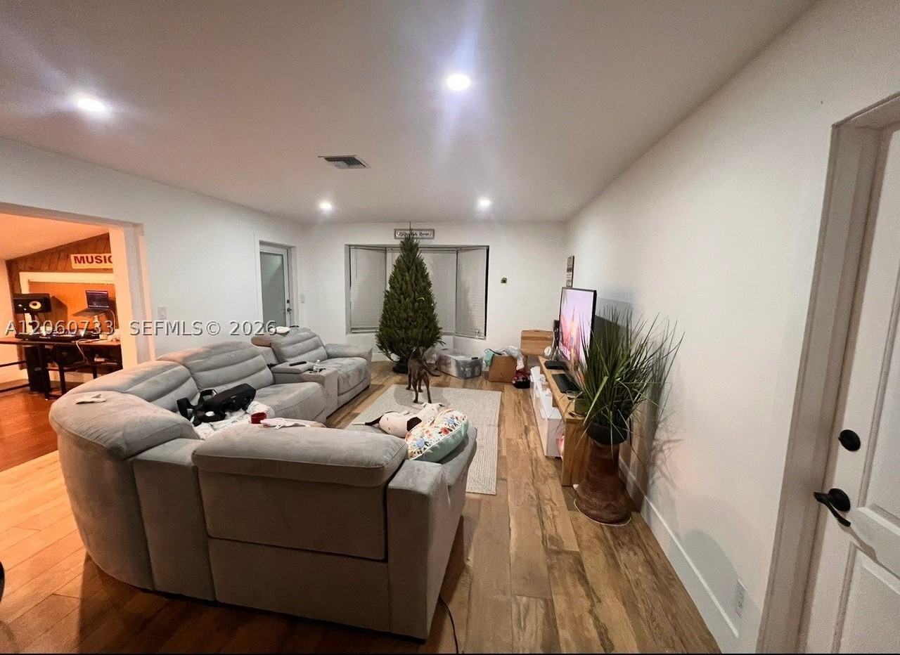 7161 Sw 13th St - Photo 3 of 15