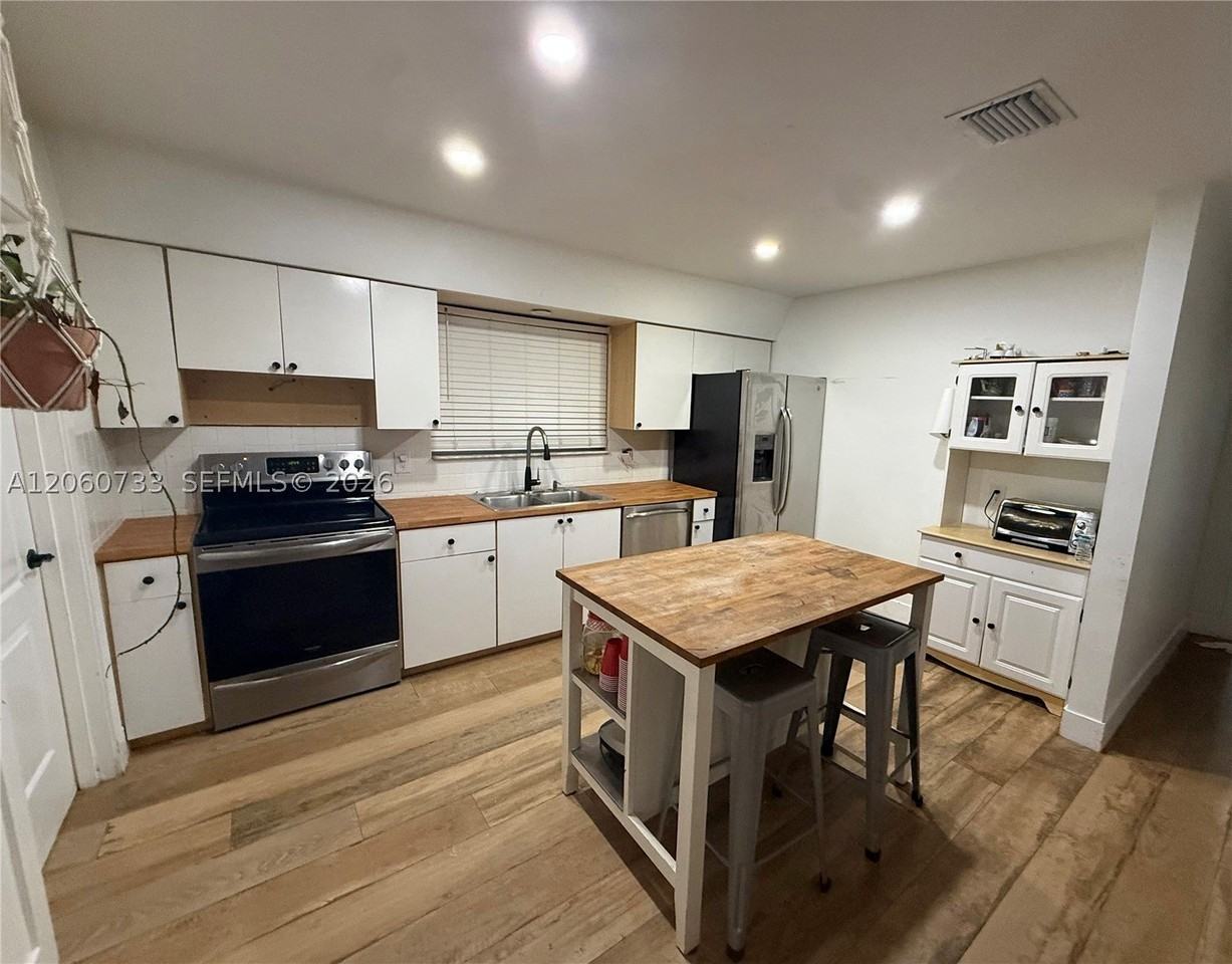 7161 Sw 13th St - Photo 6 of 15