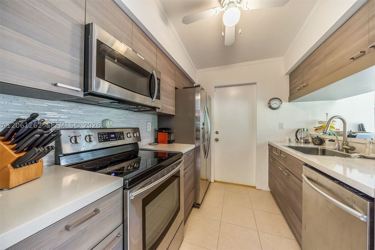 8125 Sw 136th St - Photo 4 of 12