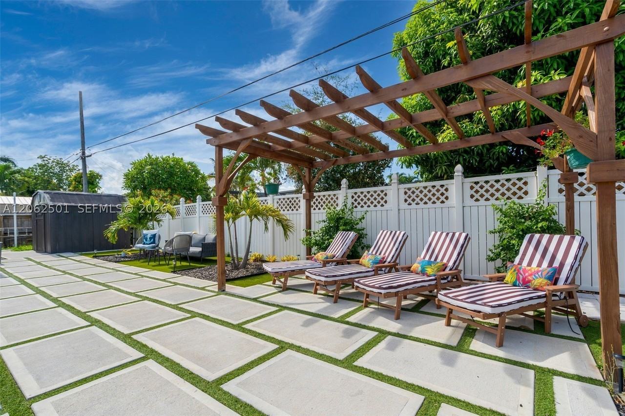 3609 Sw 23rd St - Photo 6 of 37