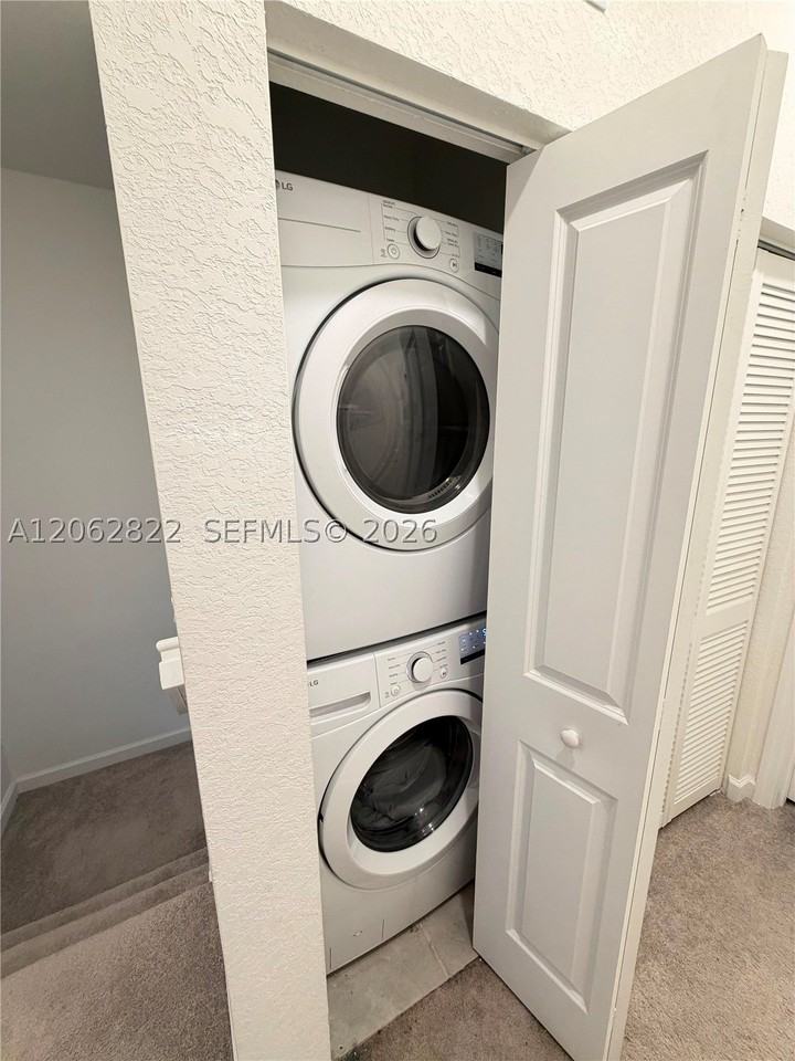 2817 Se 26th Ave - Photo 3 of 16