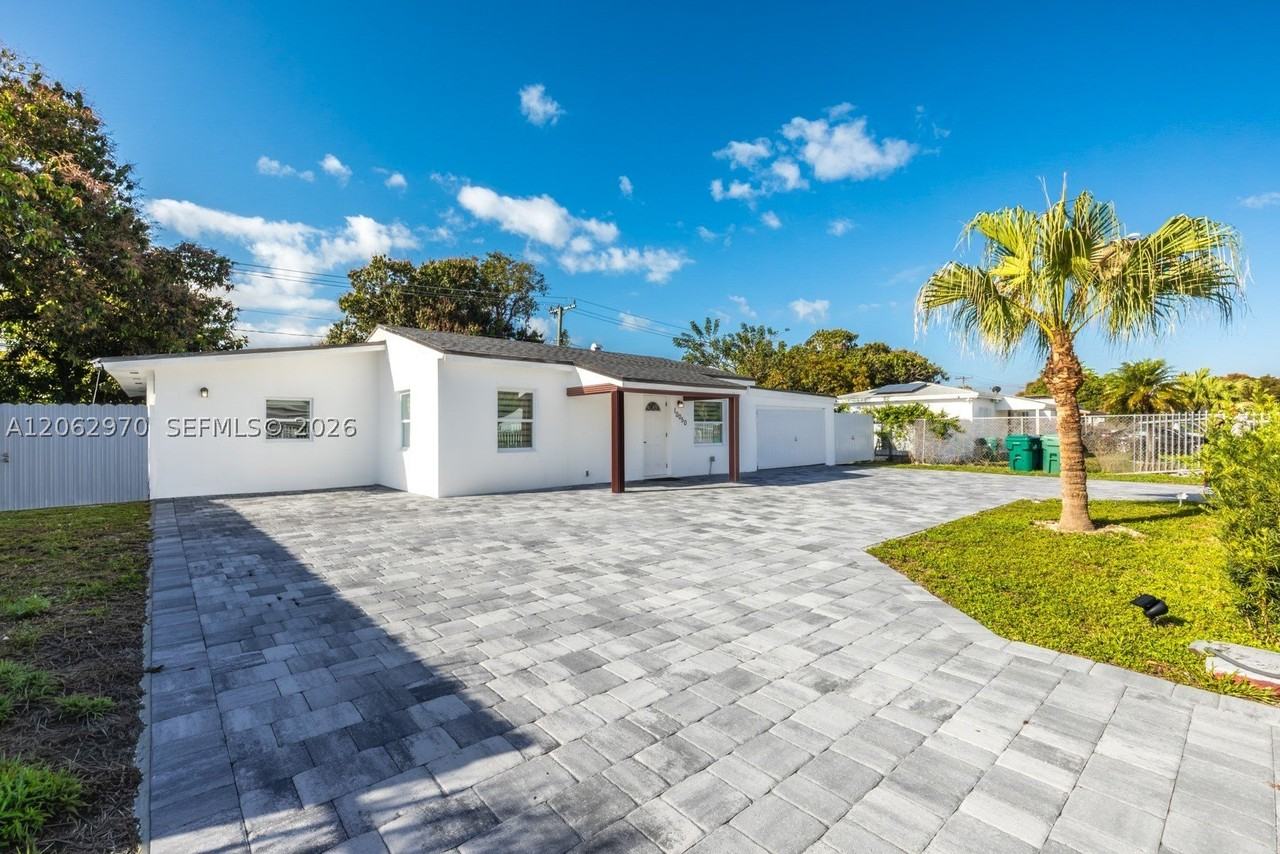 10050 Sw 171st St #10050 - Photo 3 of 32