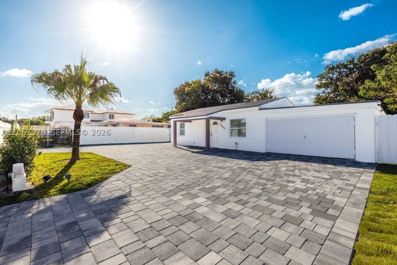 10050 Sw 171st St #10050 - Photo 4 of 32