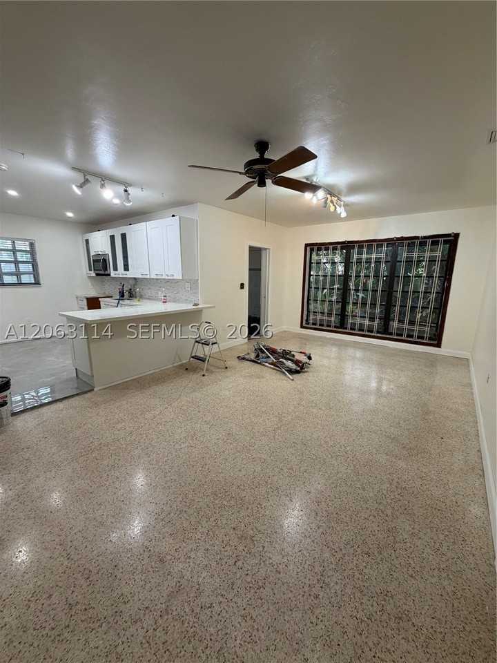 631 Ne 60th St #A - Photo 3 of 6