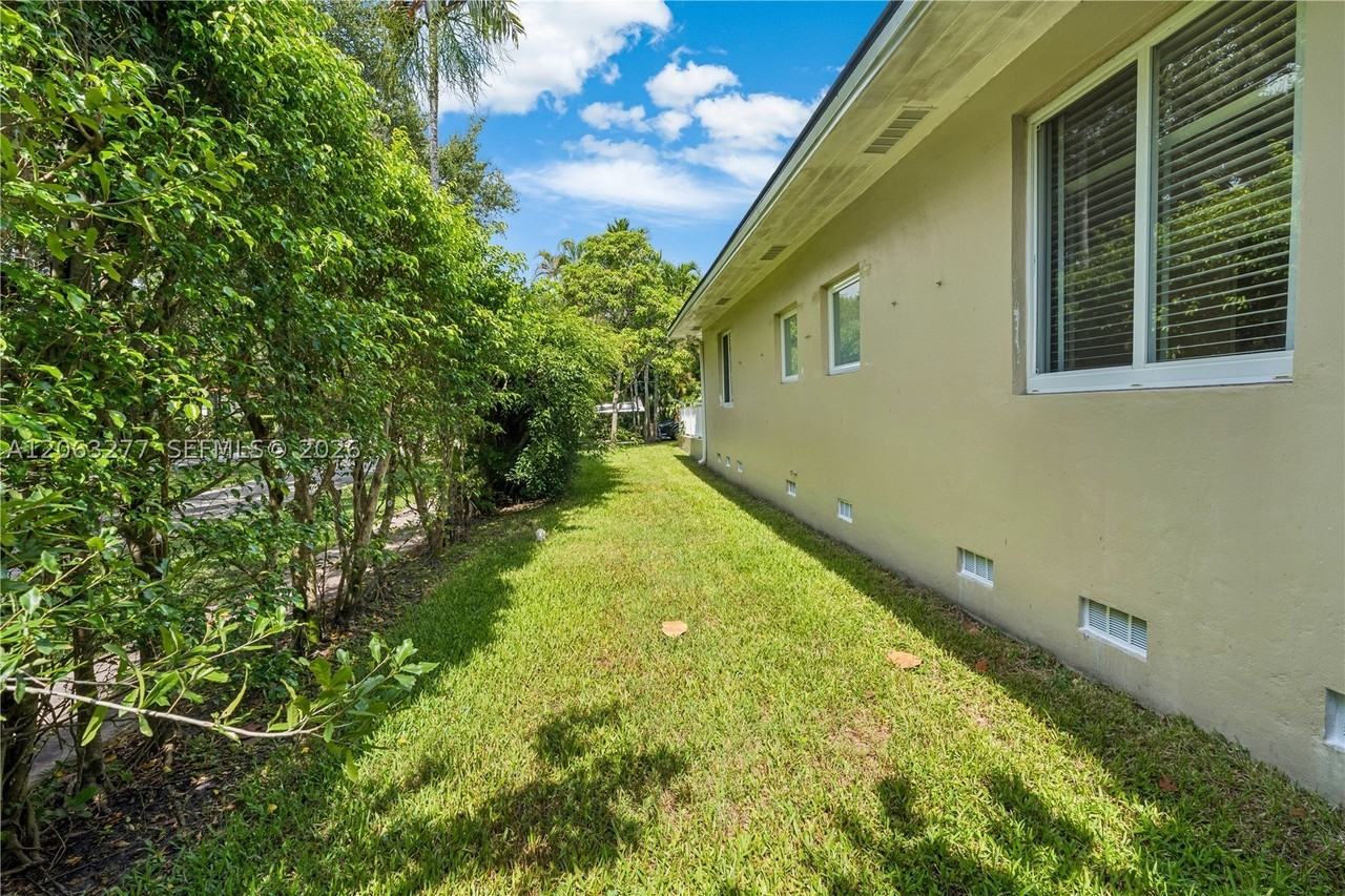 2514 Granada Blvd - Photo 4 of 50