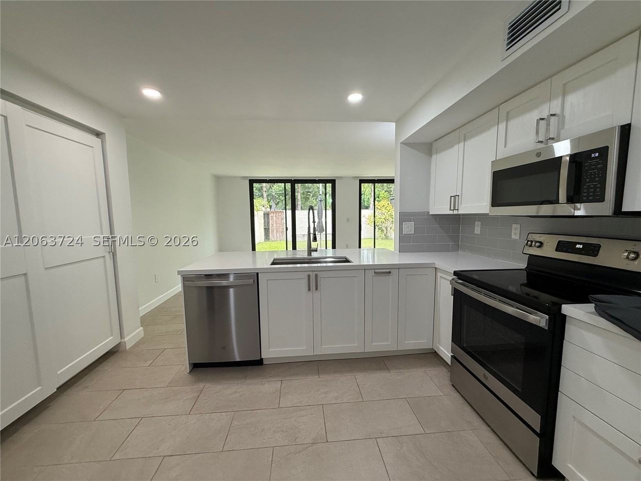 10672 Sw 79th Ter - Photo 3 of 31