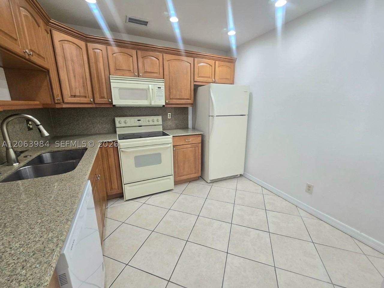 11588 Sw 112th Ave - Photo 4 of 20