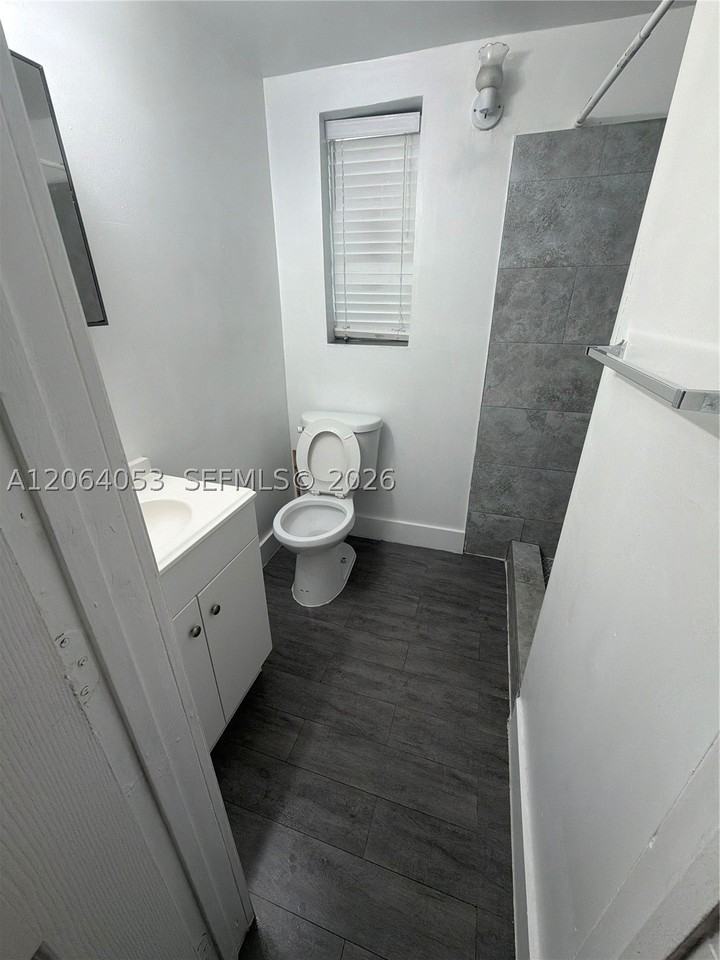 1843 Dewey St #108 - Photo 3 of 8