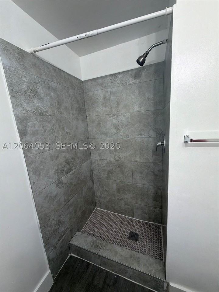 1843 Dewey St #108 - Photo 4 of 8