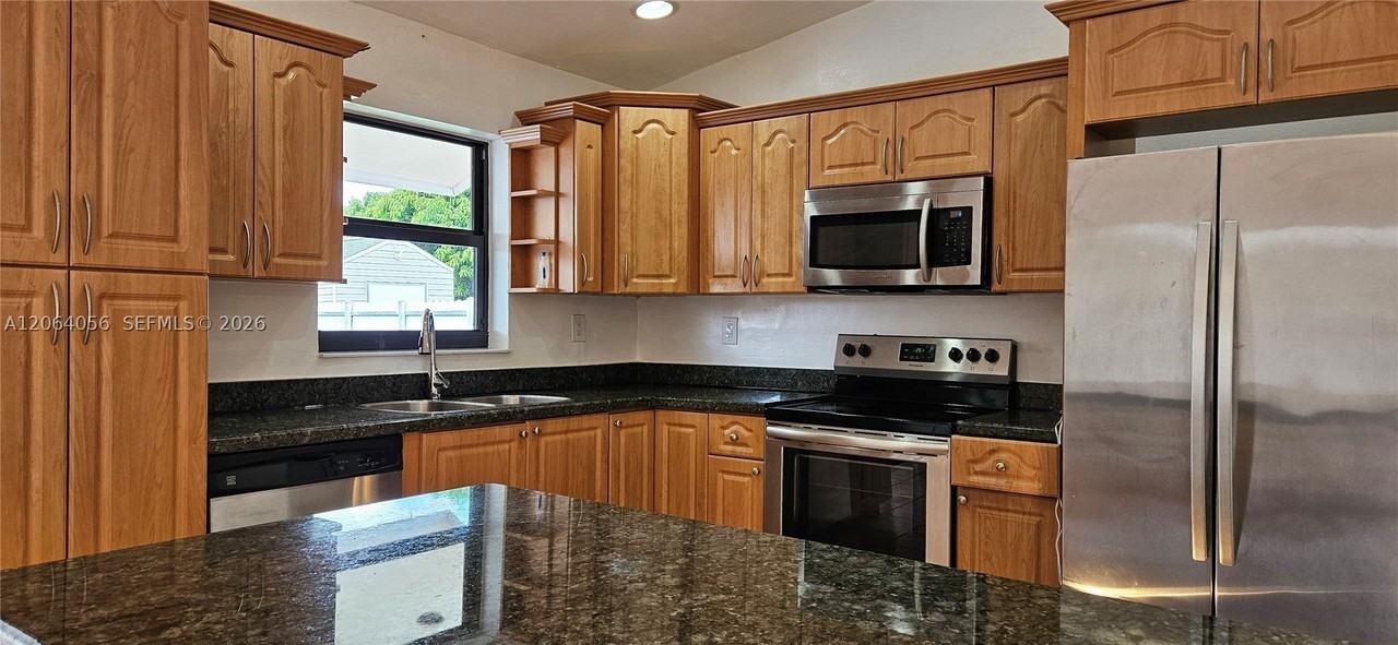 14765 Sw 82nd St - Photo 6 of 46