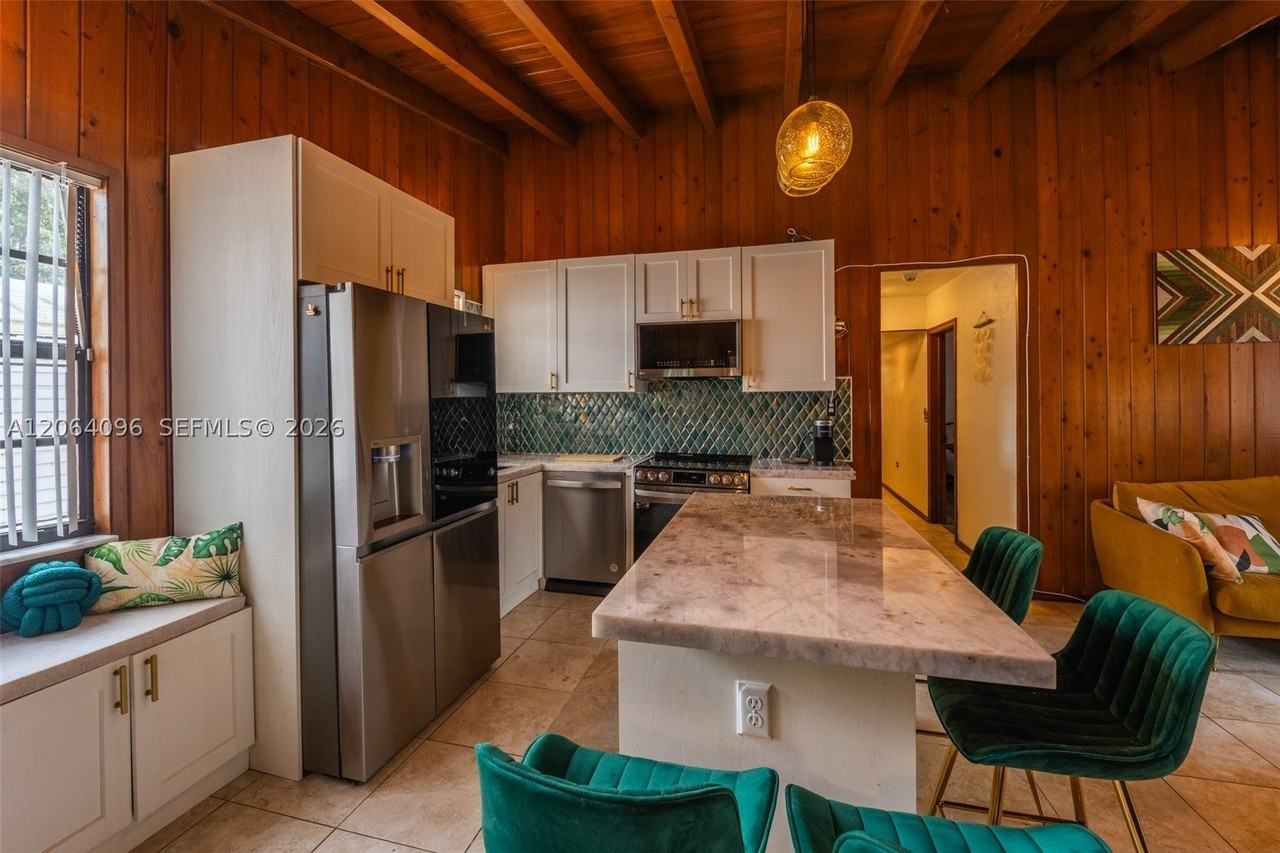 301 Sw 69th Ave #301 - Photo 2 of 50
