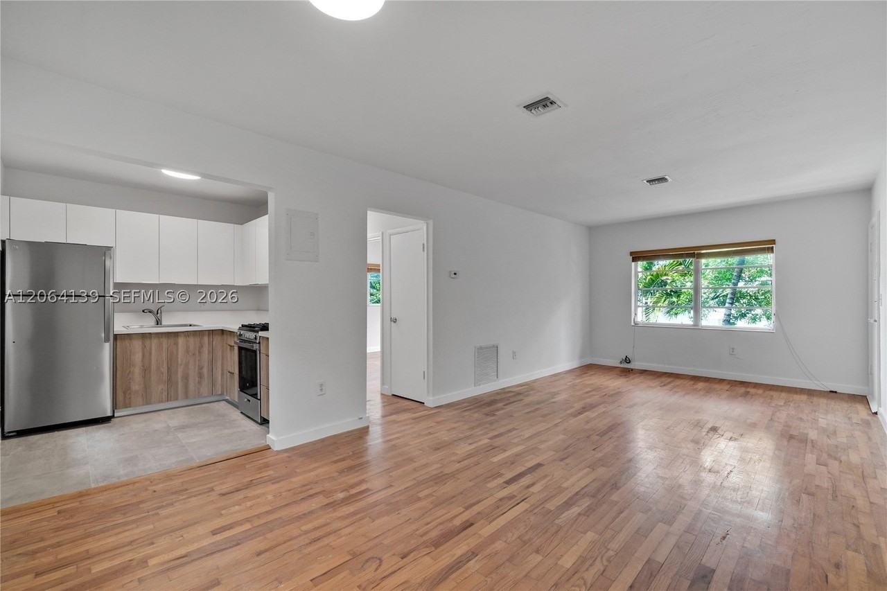411 Santander Ave #1 - Photo 7 of 24