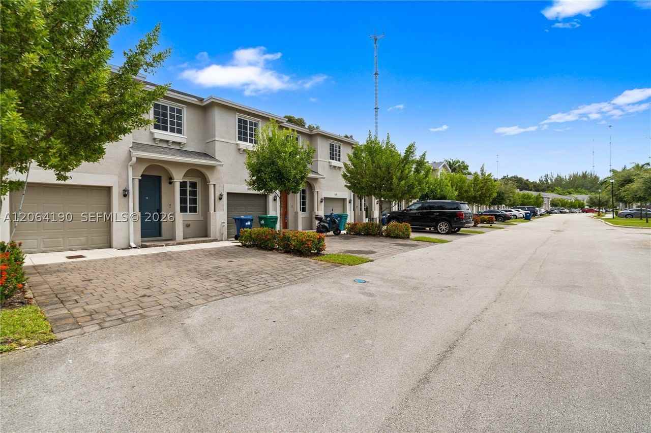 1385 Nw 208th Ter #1385 - Photo 6 of 41