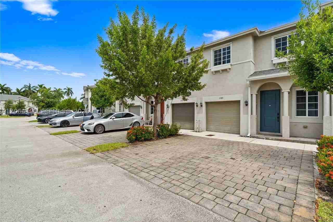 1385 Nw 208th Ter #1385 - Photo 7 of 41